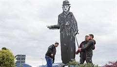 Na cestu k muzeu upozoruje tímetrová socha Chaplina. Muzeum Charlieho...
