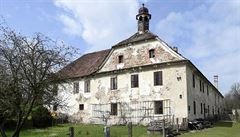 Zchátralý barokní zámek s pivovarem v Semíně na Pardubicku | na serveru Lidovky.cz | aktuální zprávy