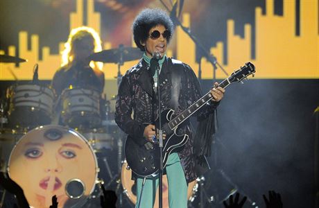 Takto vypadal Prince, kdy koncertoval v roce 2013.