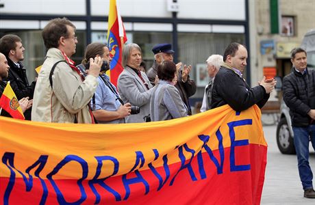 Na protest pilo s moravskými vlajkami a dalími symboly zhruba 100 lidí