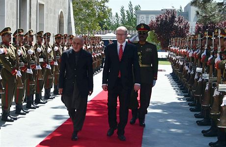 esk premir Bohuslav Sobotka se setkal v Kbulu s afghnskm prezidentem...