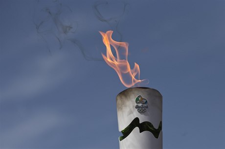 Zapálení olympijského ohně v Olympii.