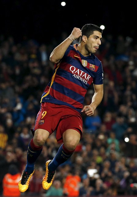 Luis Suárez přispěl ke kanonádě v derby dvěma góly.