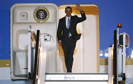 Obama dorazila na londýnské letit Stansted v pozdních tvrteních hodinách.