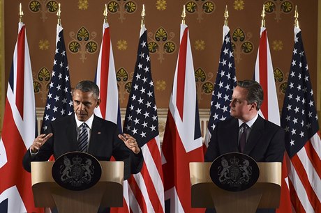 Barrack Obama a David Cameron po pátením jednání.