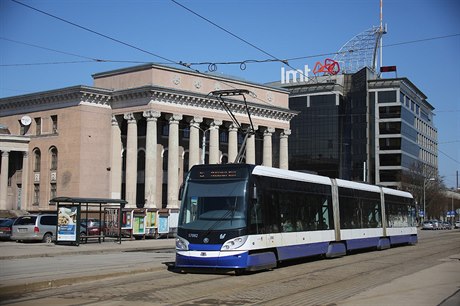 Tramvaj ForCity Alfa v lotyské Rize.