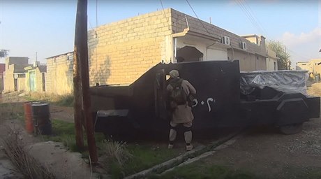 Jakýsi Batmobil! bojovník IS.