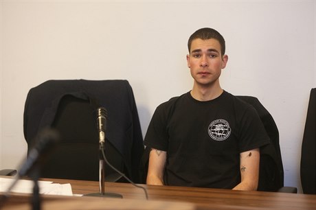 Ruského studenta Igora evcova soud zprostil obaloby z útoku zápalnými lahvemi...