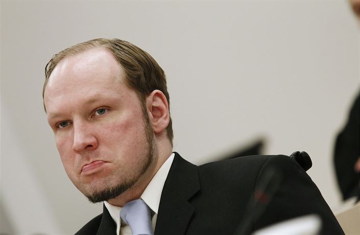 Du brakte meg til helvete, sa Breivik fra fengselet.  Han vil ha en Playstation og en sofa |  Verden
