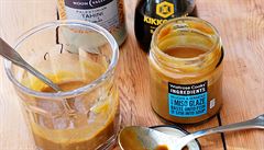 Miso pasta, sezamová pasta tahini a sojová omá�ka k dochucení polévky