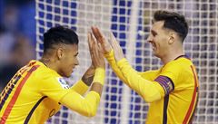 La Corua vs. Barcelona (Neymar a Messi slaví).