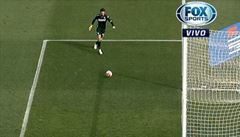 ANKETA: Italský brankář se ztrapnil nevídaným vlastním gólem. Nešlo mu zabránit?