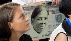 ena drí návrh dvacetidolarové bankovky s Harriet Tubmanovou.