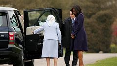 Královna Albta II. s první dámou Spojených stát Michelle Obamovou.