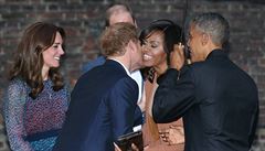 ‚Hej princi Harry.’ Obamovi a královna Alžběta II. žertovali na twitteru