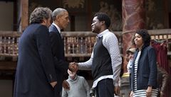Barack Obama navtívil herce v divadle The Globe.