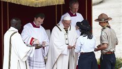 Papež během nedělní mše varoval mladé před nástrahami moderních aplikací
