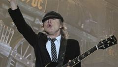 Lokomotiva to nevzdává. Poslední zakládající �len a tahoun kapely AC/DC Angus...