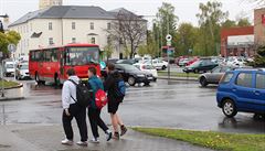 Zklidnní dopravy by v Klimkovicích moná pomohl kruhový objezd na míst...