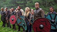 Nelítostní váleníci jsou pipraveni k boji: Ragnar (tetí zleva, Travis...