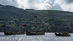 Nájezd Viking. Tvrci seriálu vytvoili repliky slavných vikingských lodí.