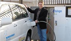 BYZNYS ŽIJE: Jízdou na vodík proti Muskovi. Češi staví v USA síť čerpacích stanic