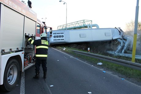 Píinou pátení nehody autobusu u Kadan na Chomutovsku mohlo být nedání...