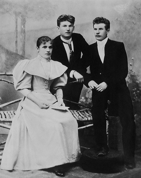 Zakladatelé obuvnické firmy: Antonín Baa (vpravo), jeho sestra Anna a bratr...