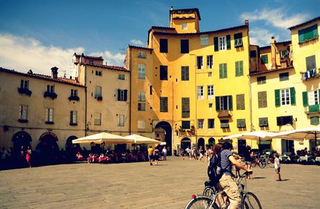 Lucca - nmst Piazza Anfiteatro