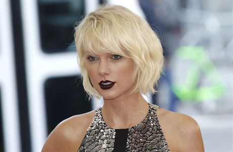 Zpvaka Taylor Swift na Met Gala v New Yorku.