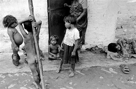 Fotografie mapuje ivot pslunk nejni kasty v Indii, takzvanch dalit,...