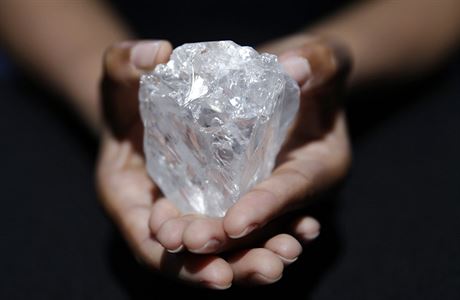 Diamant Lesedi la Rona má váhu 1190 karát.