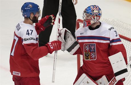 Pavel Francouz a Michal Jordn se raduj z vhry.