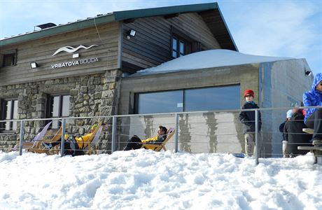 Vrbatova bouda v Krkonoích. Nadmoská výka 1400 m. n. m.