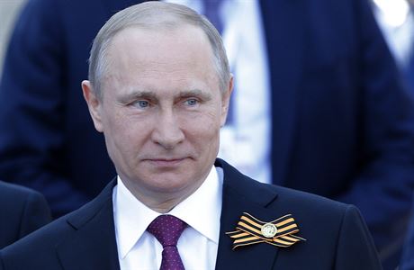 Vladimir Putin na slavnostní pehlídce k výroí konce druhé svtové války....