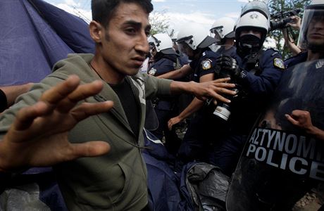 Protest migrant na ecko-makedonské hranici (ilustraní snímek).