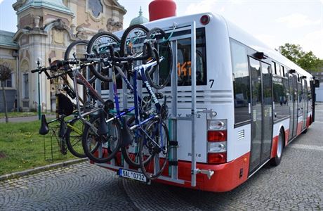 Dopravn podnik v Praze pedstavil speciln upraven cyklobus.