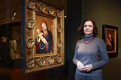 Kunsthistorika Ivana Kyzourová na výstav Matka a syn v roce 2014.