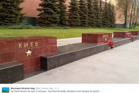 Po sociálních sítích se íily snímky smutn vyhlíejícího pomníku s nápisem...