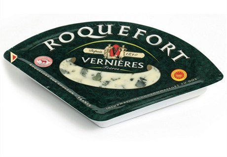 Celkem 24 kilogram sýru roquefort od spolenosti Verni&#232;res Fr&#232;res...