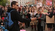 Demonstrace proti vyhotn anarchisty Igora evcova ped ministerstvem vnitra.