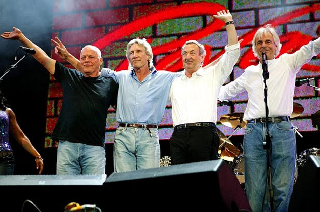Výjime�né setkání Pink Floyd na koncertu pro Live 8 - zleva David Gilmour,...