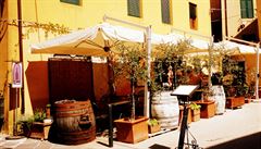 Lucca - jedna z mnoha typických toskánských restaurací v malých ulikách...