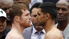Váení k boxerskému lágru víkendu Saul Alvarez vs. Amir Khan
