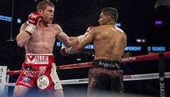 Canelo trefuje Khana.