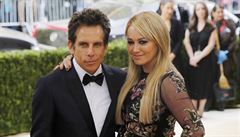 Herec Ben Stiller s manelkou Christine Taylor na Met Gala v New Yorku.