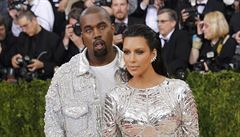Muzikant Kanye West a Kim Kardashian na Met Gala v New Yorku.