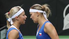České tenistky Andrea Hlaváčková (vlevo) a Lucie Hradecká | na serveru Lidovky.cz | aktuální zprávy