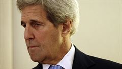John Kerry na jednání s jordánským ministrem zahranií.