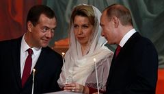 Na mi. Premiér Dmitrij Medvedv hovoí s prezidentem Vladimirem Putinem,...